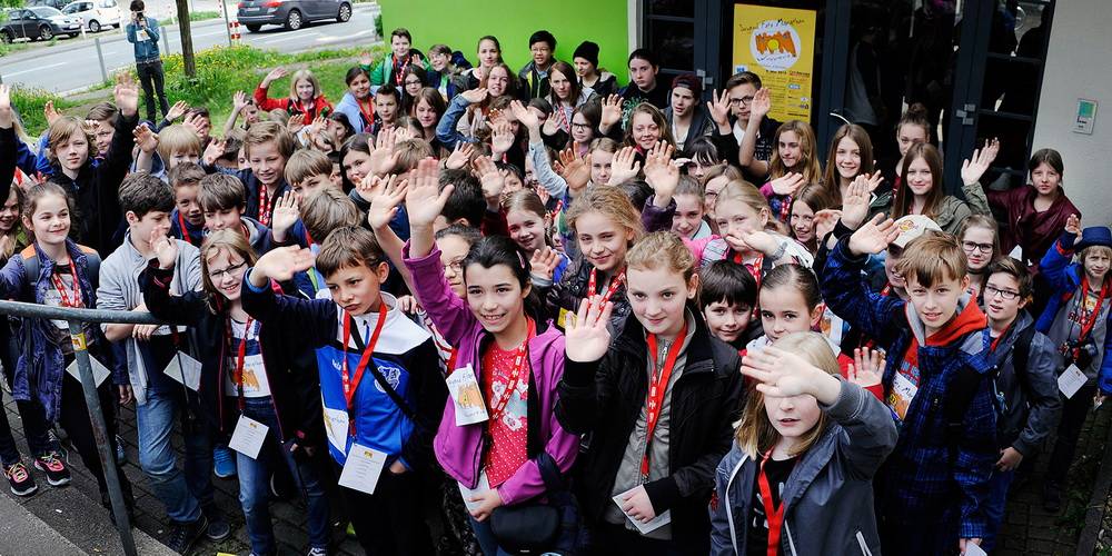  Die Kids sind mit Feuereifer dabei. 