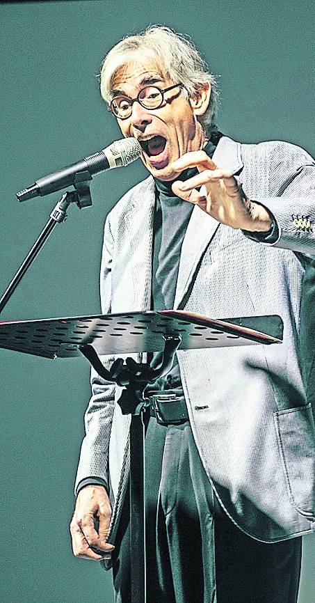  Der holländische Dichter und Performer Jaap Bloonk in Aktion.Er kommt am Samstag, 23. April 2016, um 20 Uhr in den "Ort" an der Luisenstraße 116. 