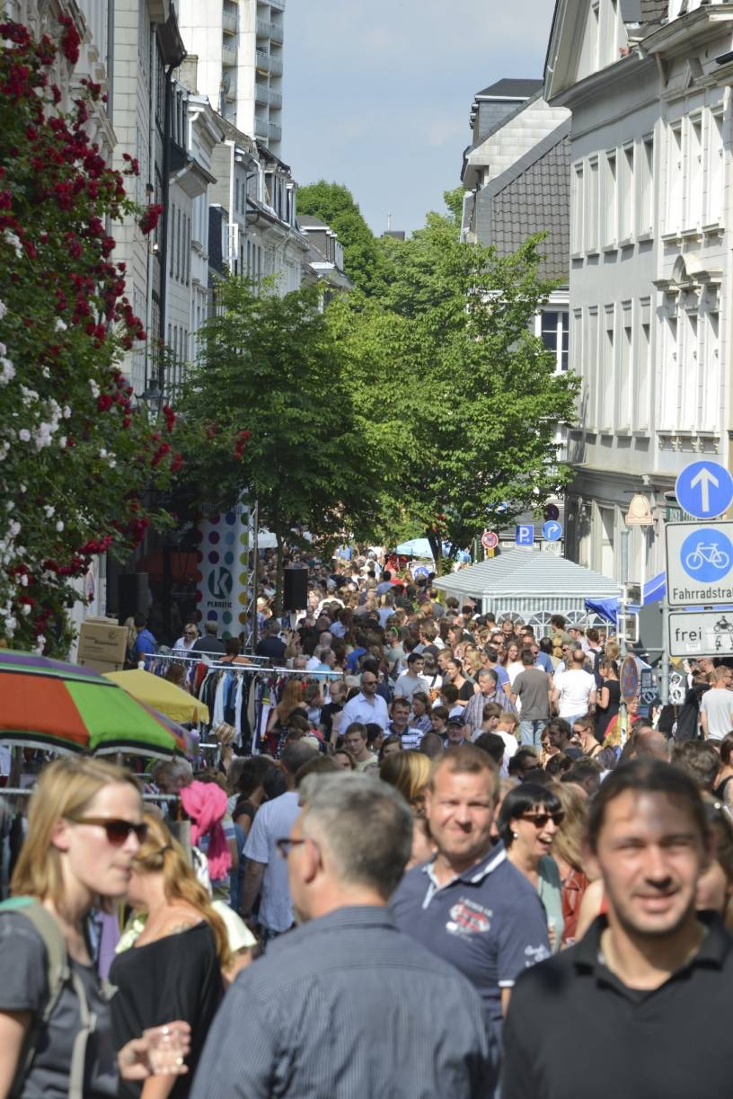  Das Luisenfest lockt Tausende Menschen an. 