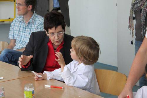  Rita Süßmuth bei einem Besuch der Wuppertaler Junir Uni. 