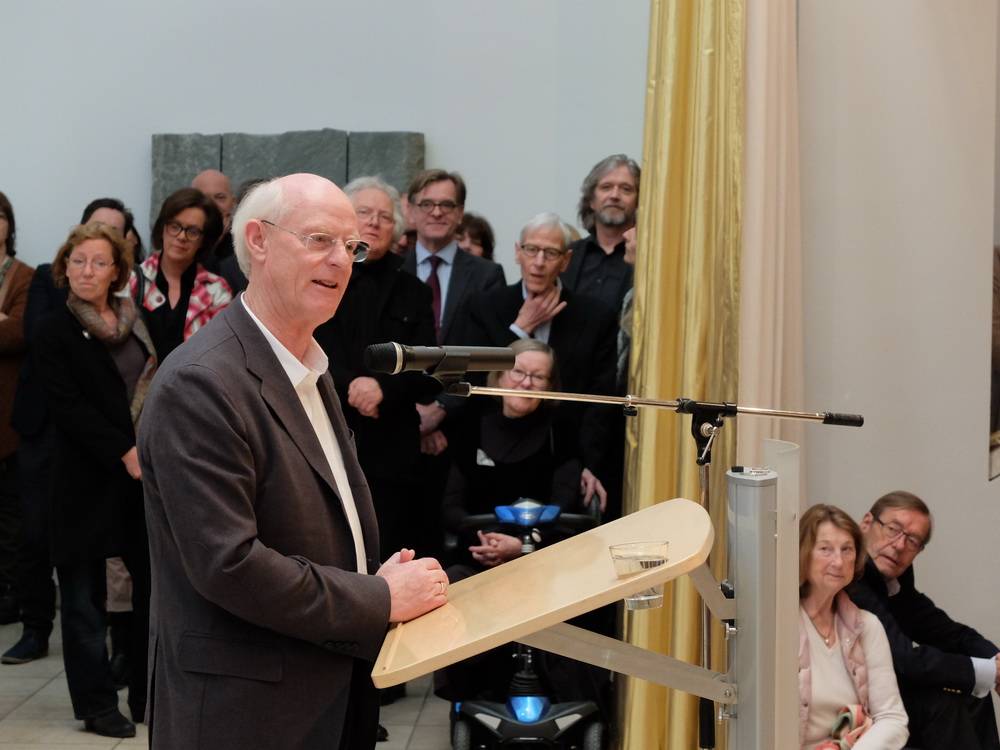  Tony Cragg bei seiner Eröfnungsrede. 