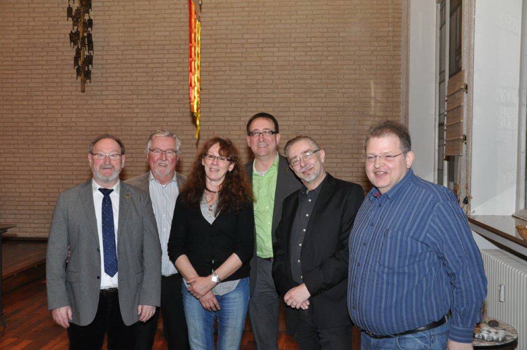  Das ist (von links nach rechts) der aktuelle Vorstand des Rotter Bürgervereins: Lothar Bergelt (2. Vorsitzender), Karl-Heinz Emde (1. Vorsitzender), Giesela Schünemann (1. Kassiererin), Jörg Spitzer (1. Schriftführer), Dirk Höller (2. Schriftführer) und Uwe Flosbach, der neu gewählte 2. Kassierer. 