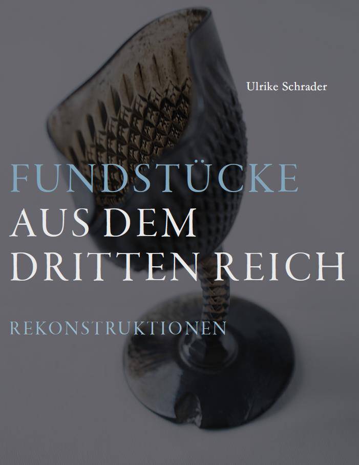  „Fundstücke aus dem Dritten Reich. Rekonstruktionen" von Herausgeberin Ulrike Schrader ist im Verlag der Begegnungsstätte Alte Synagoge erschienen und kostet dort (beziehungsweise im Buchhandel) 14,80 Euro.  