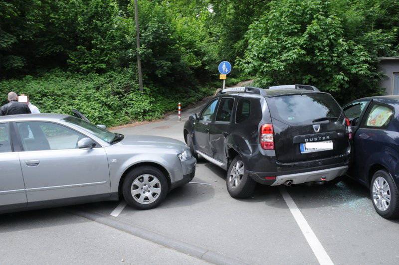  Drei Wagen kamen zu Schaden. 