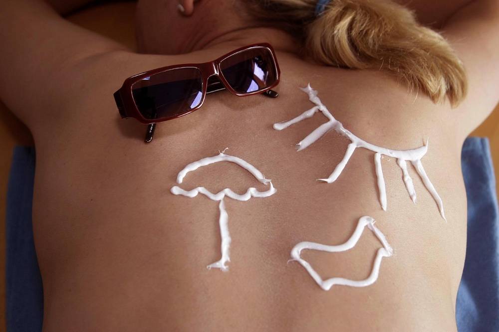 Apotheker beraten zum Thema Sonnenschutz