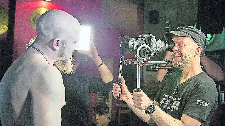  Ausschnitt zu den Dreharbeiten zum Videoclip „No Regrets“, für den Thomas Miccolis eine Silbermedaille erhielt. 