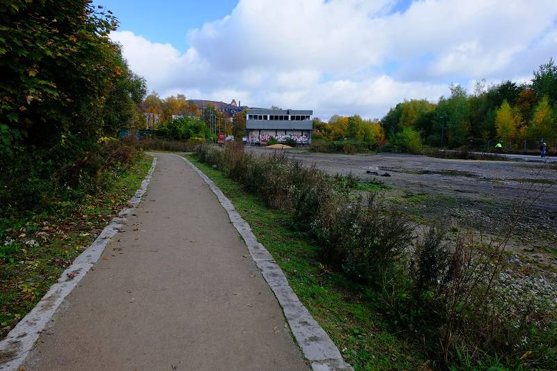  So sieht’s zurzeit aus am Ex-Bahnhof Heubruch (rechts im Bild verläuft die Nordbahntrasse). Die Stadt und das Immobilienunternehmen Aurelis haben viel vor mit der beinahe 55.000 Quadratmeter großen Fläche. 