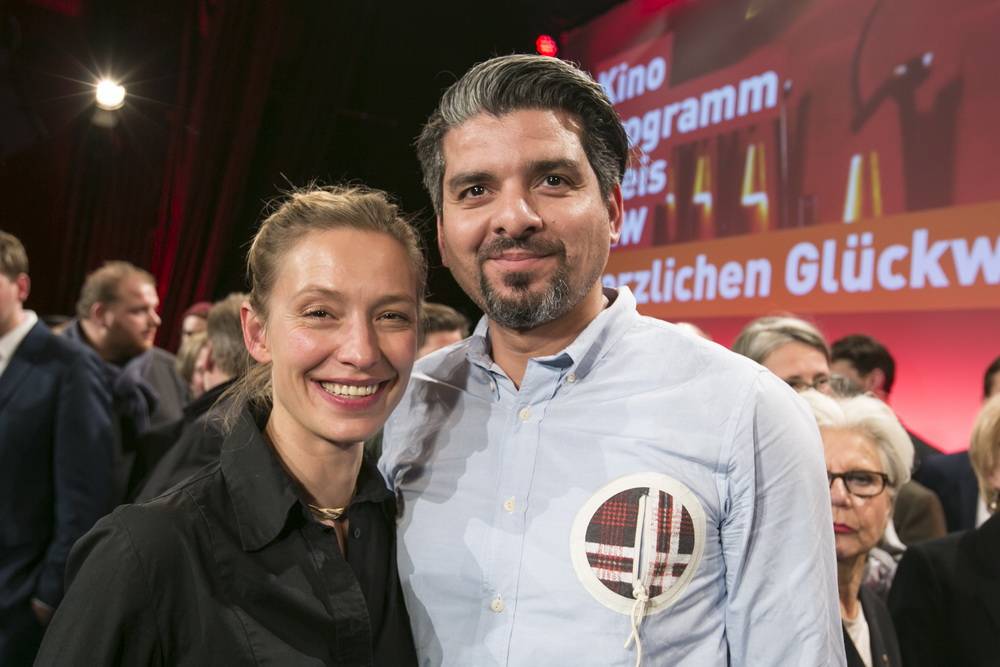  „Patin“ Sandra Borgmann („Radio Heimat“) und Preisträger Mustafa El Mesaoudi (Rex und Cinema, Wuppertal). 