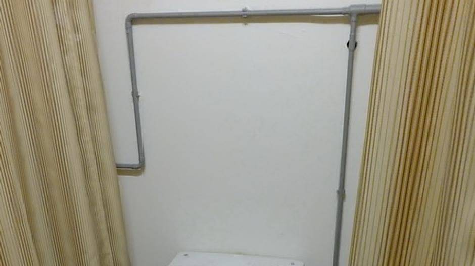 ...denn das wären die Toiletten für die bis zu 1.000 Personen umfassende...