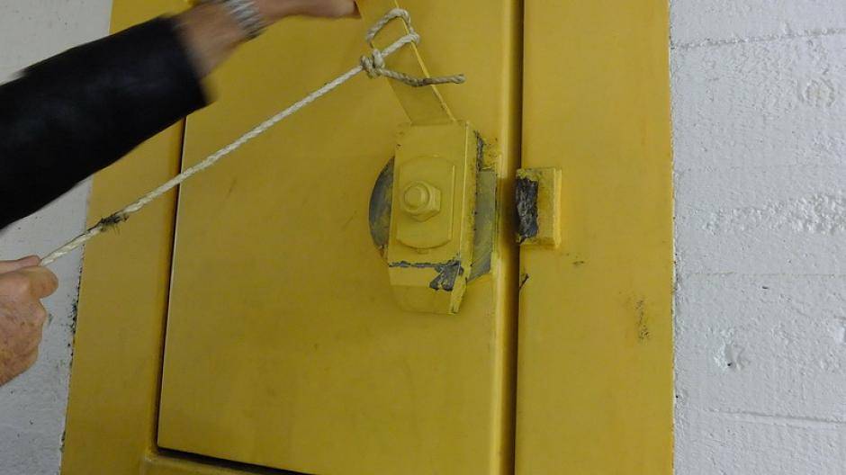 Die Tür zur Sandfilteranlage, die früher bei atomaren oder chemischen Angriffen den...