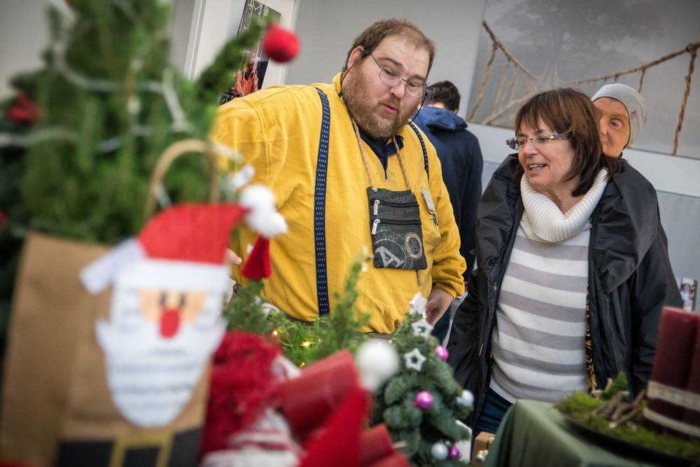  Vorweihnachtliche Stimmung kam beim Adventsmarkt der Lebenshilfe Wuppertal auf. 
