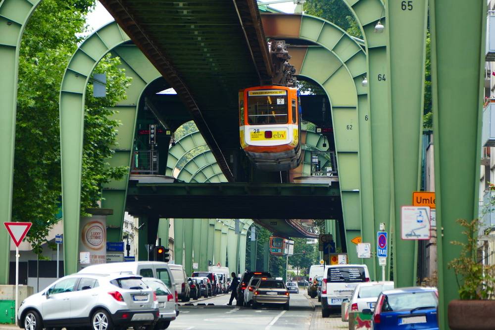 Weichen-Defekt: Schwebebahn steht auch Montag still