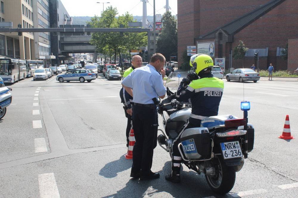  Die Polizei leitete den Verkehr ab dem Alten Markt um. 
