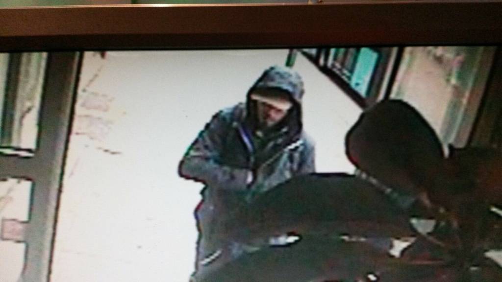 Spielhallen-Überfall: Fahndung mit Fotos