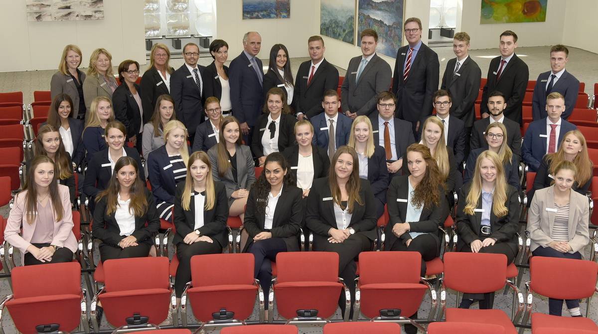 33 neue Sparkassen-Azubis