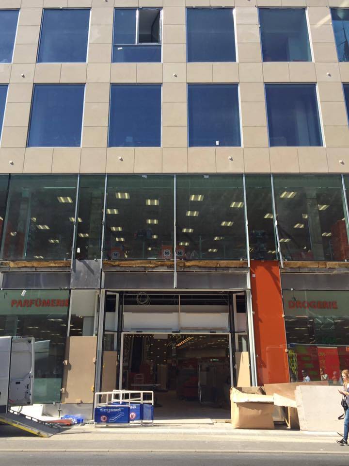  Die Arbeiten laufen auf Hochtouren. Nächste Woche wird das Geschäft eröffnet.  