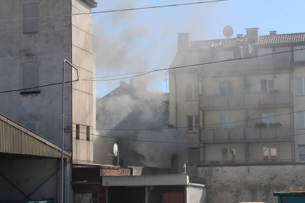 Terassenüberdachung steht in Flammen