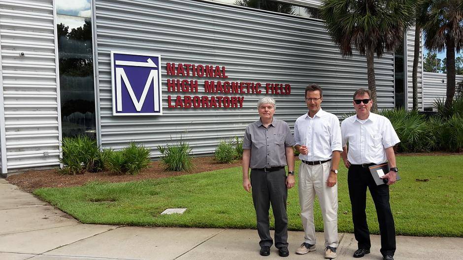 Die Delegation besuchte auch das National High Magnetic Field Laboratory in...
