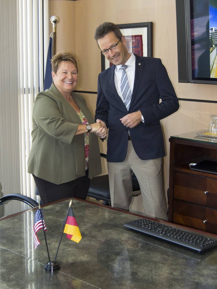 Uni-Rektor auf USA-Besuch