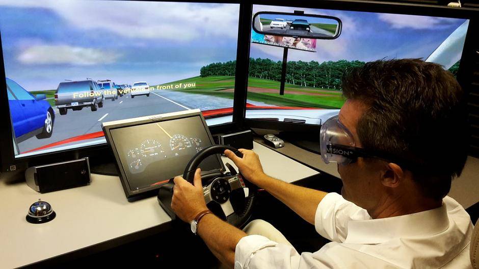 Prof. Koch im Fahrsimulator des Psychologie-Departements der Florida State...