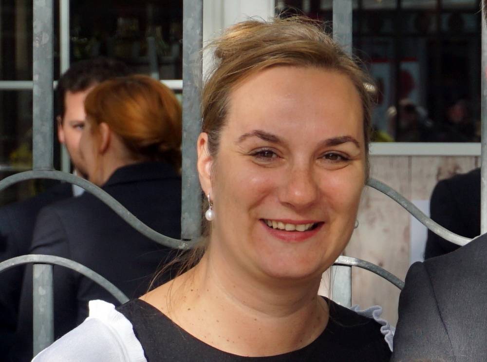 Grüne mit weiblicher Doppelspitze