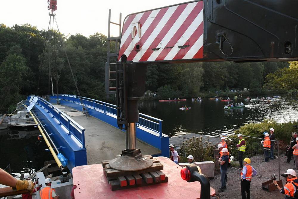 Stausee: Brücke endlich an Ort und Stelle