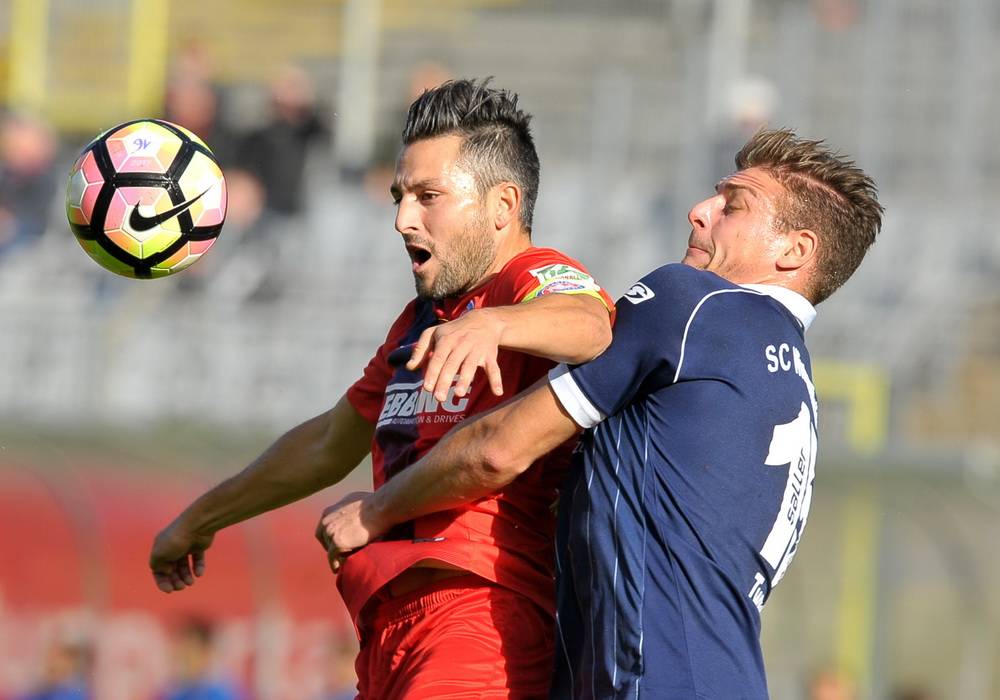 Auch Kapitän Manno (li.) in Aktion.