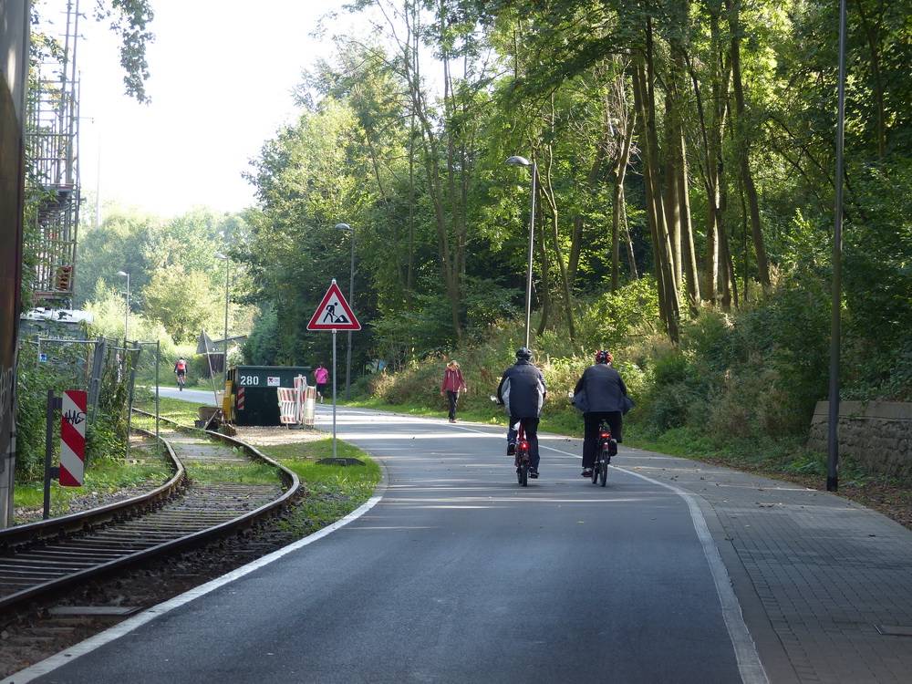  Die Trasse ist für manche Freizeitstrecke, für andere ist sie der Weg zu Arbeit. 
