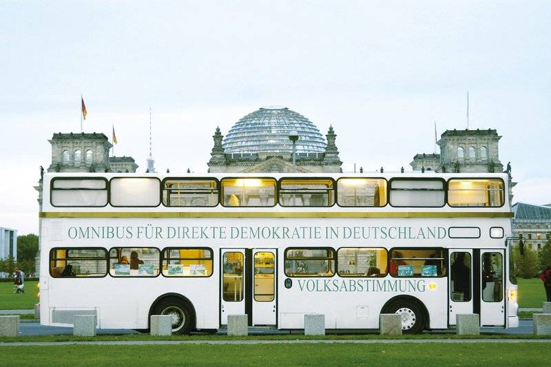  Das Gefährt vor dem Reichstag in Berlin. 