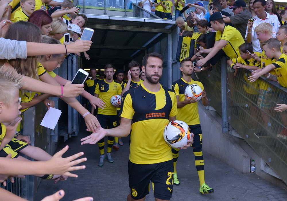 Gonzalo Castro beim Auftritt im Stadion am Zoo.