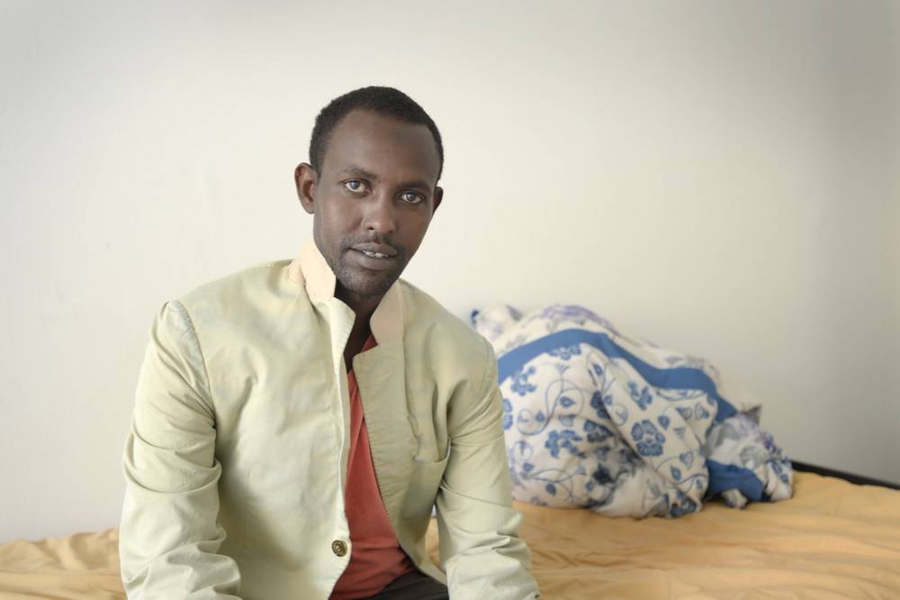  Mohamud hat Schleppern 2.000 Dollar für einen Platz in einem kleinen Boot bezahlt, ein halbes Jahr dauerte seine Flucht. 