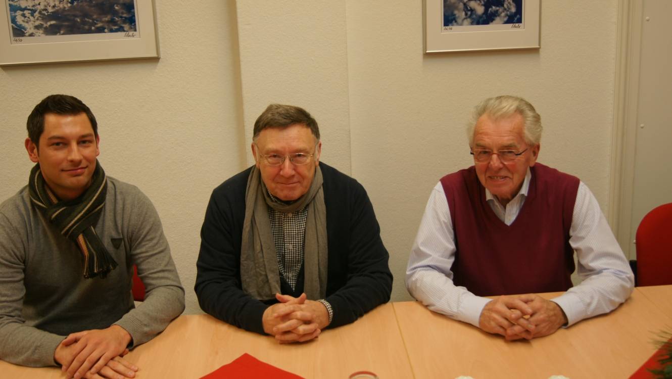  Die Barmer SPD-Kommunalpolitiker Lukas Twardowski, Detlef Roß und Manfred Mankel (von li.) sagen „Ja“ zum Verkauf des Carnaper Platzes an die Stadtwerke. 