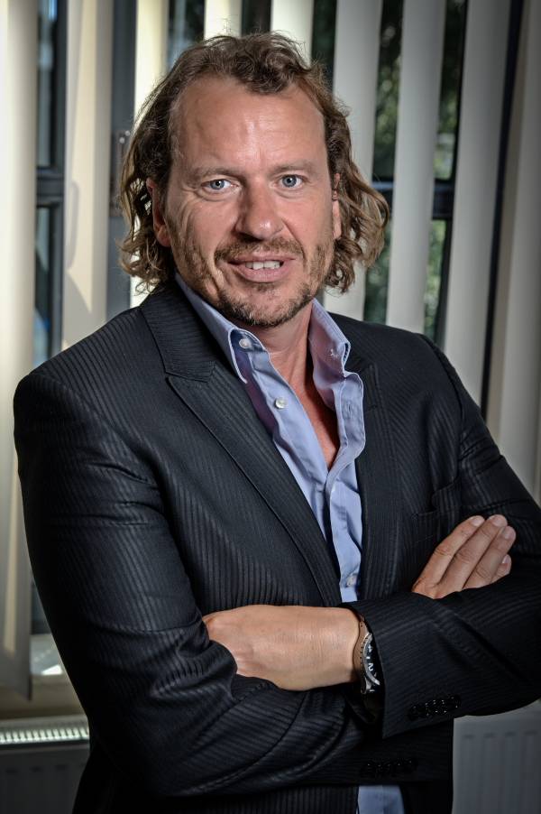  Investor Thomas Drescher. 