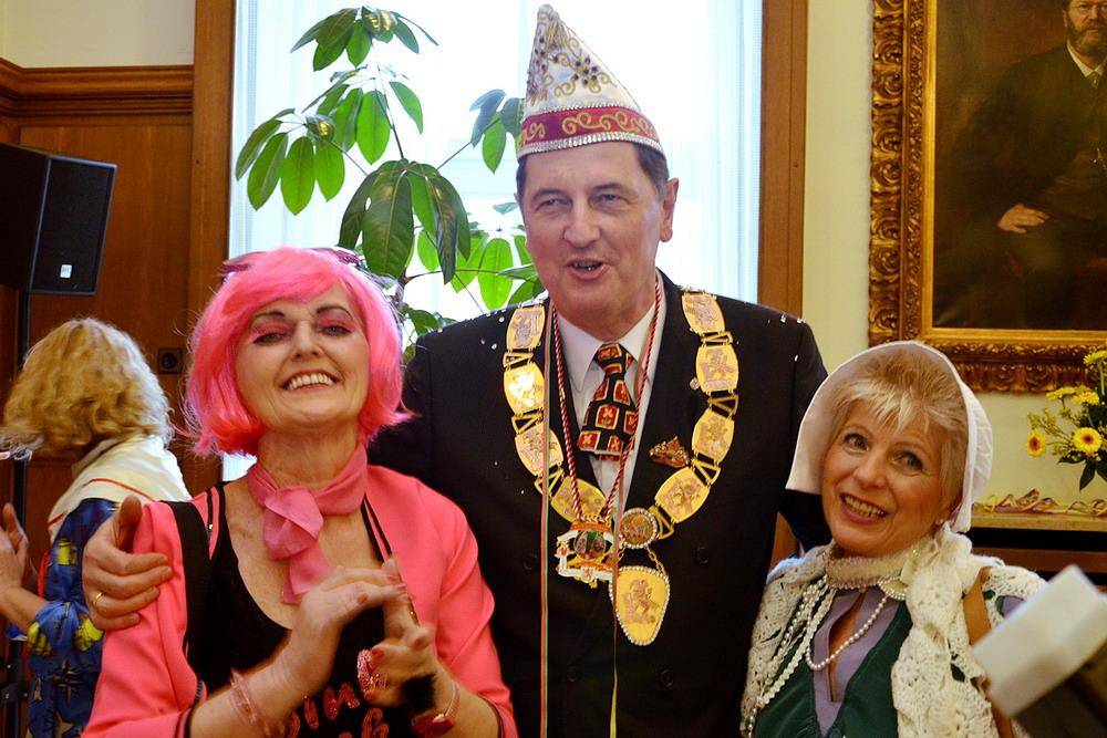  OB Peter Jung schunkelt diesmal nicht mit den Möhnen. 