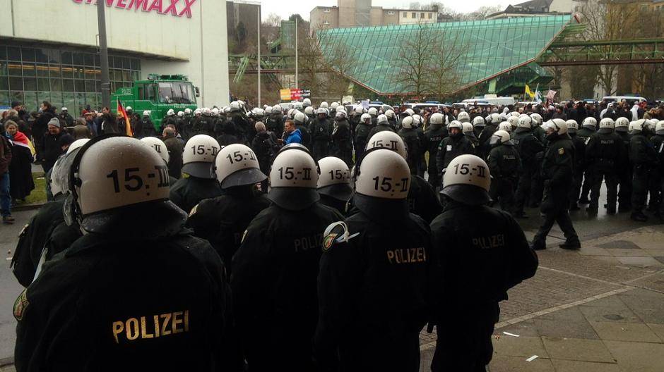 Die Polizei zeigte auch an der Kluse starke...