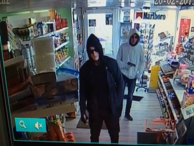  Die Gesichtszüge der Kriminellen sind zu erkennen. 