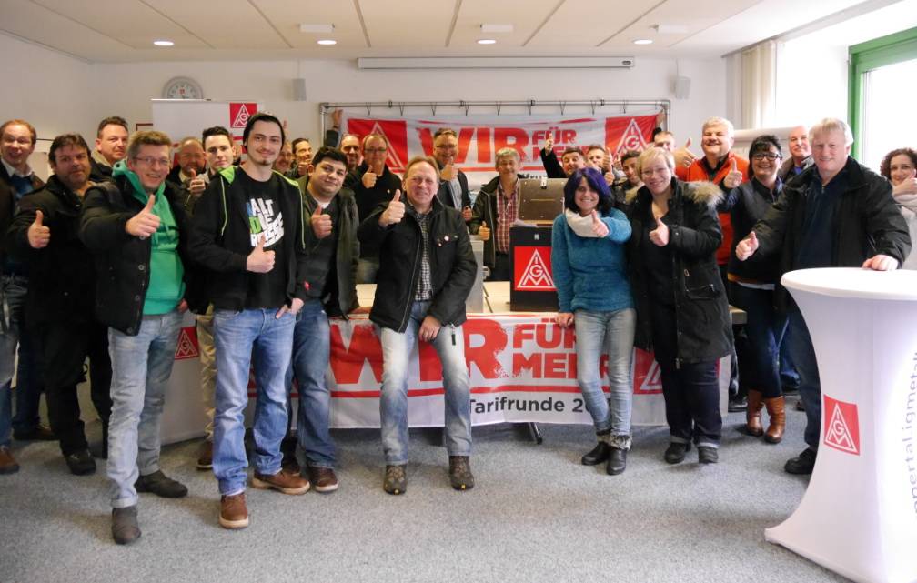  Die IGM-Mitglieder demonstrieren Geschlossenheit. 