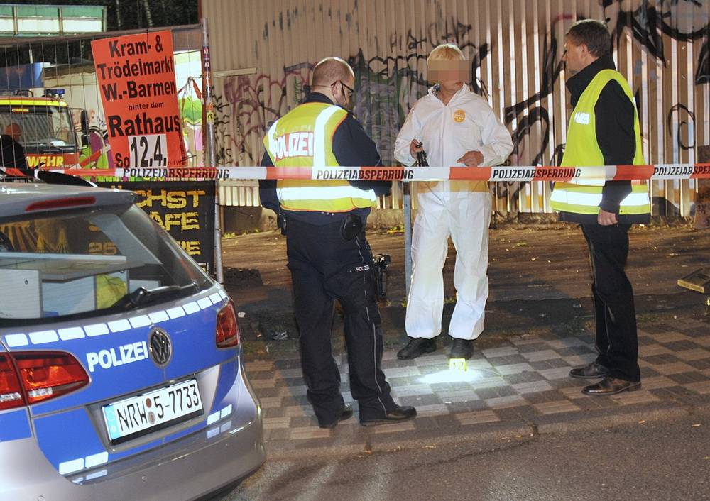  Die Autonomen kritisieren die Arbeit der Autonomen, aber auch der Medien. 