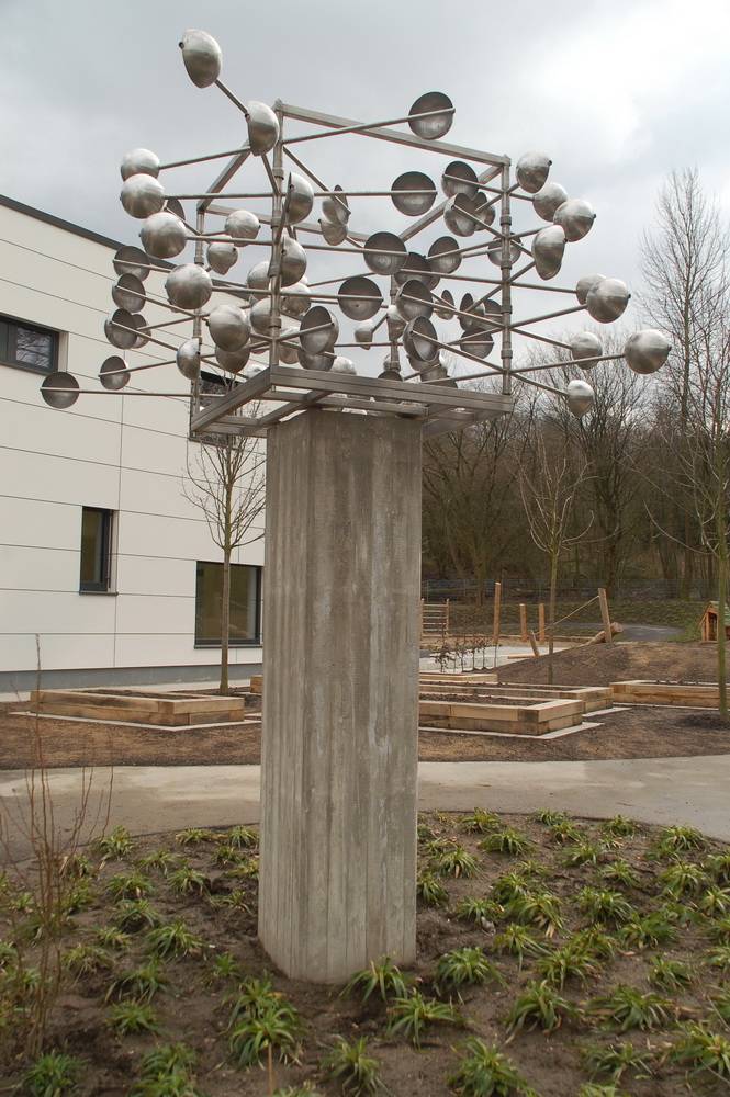  Dsa Kunstwerk ist auf dem Gelände des neuen Kindergartens zu bewundern. 