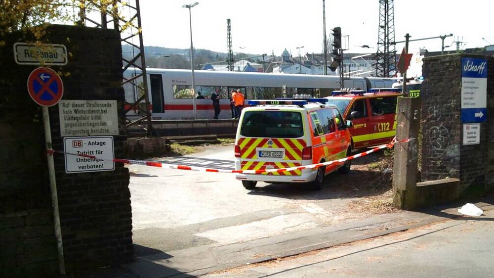 Vom ICE erfasst: Zwei Menschen tot