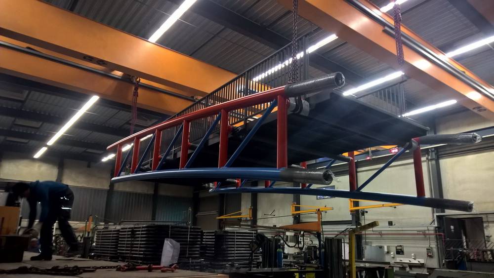 30 Tonnen in Rot und Blau