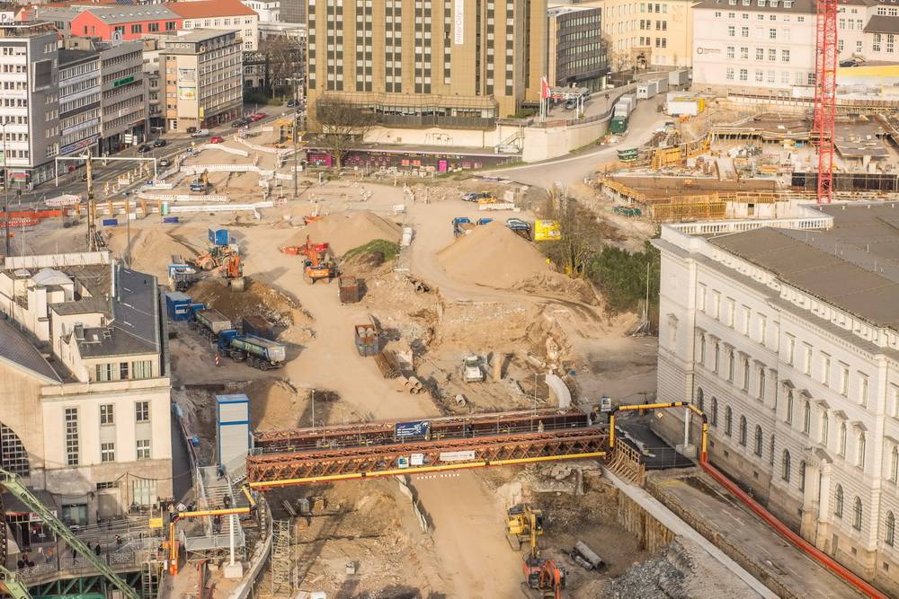  Die Döppersberg-Baustelle: Etwa am unteren rechten Rand unseres Bildes beginnt der nach einem Granatenfund als Gefahrenbereich geltende Abschnitt.  