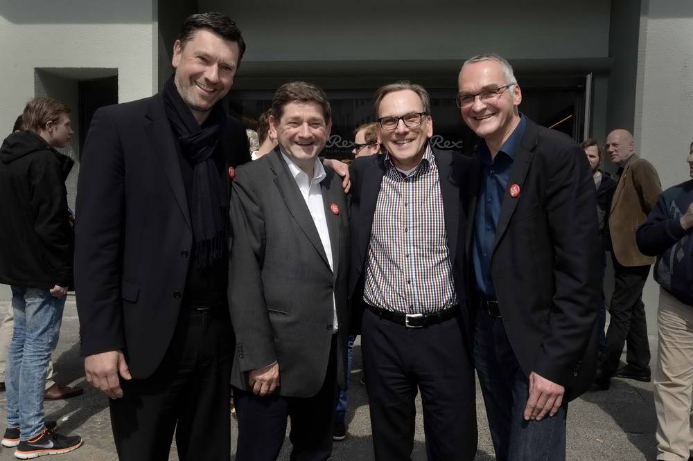  Andreas Mucke (2.v.re.) schwört die Rex-Gäste ein: „Die Zeit ist reif für einen Wechsel.“ Das meinen auch seine Landtags-Parteigenossen Bialas (li.), Neumann (2.v.li.) und Bell. 