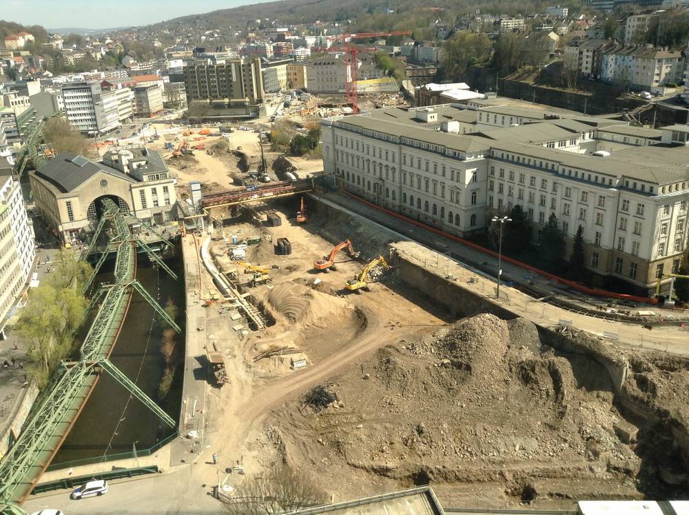 384 Baumaßnahmen der Stadt