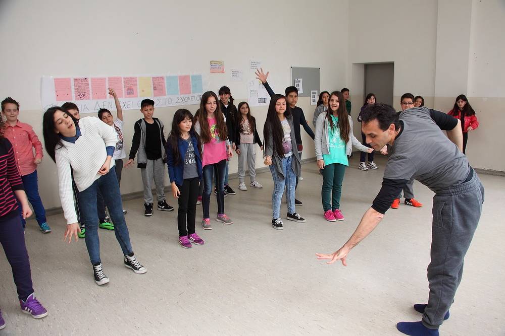  Mit viel Freude sind die Kids bei der Sache, wenn Daphnis Kokkinos zum Workshop bittet. 
