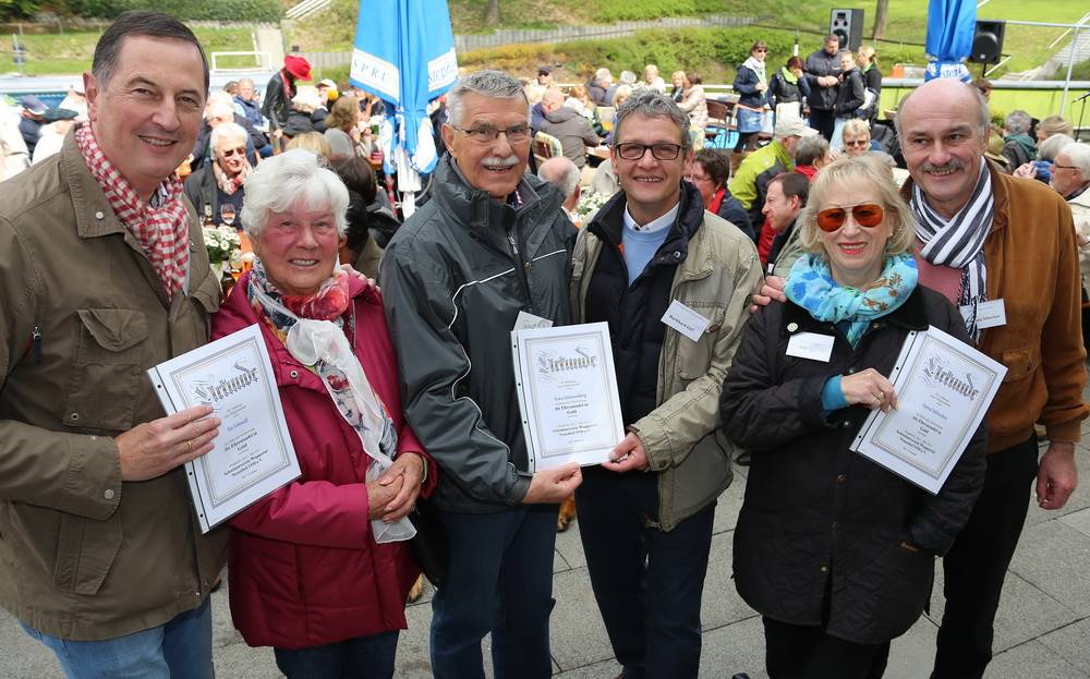  Sie setzen alles auf eine Karte: Burkhard Orf (SV Neuenhof), Conrad Tschersich (AWG), Kerstin Wülfing (Kinderhospiz) und Oberbürgermeister Peter Jung. 