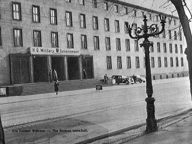  Seit Juni 1945 befand sich im Polizeipräsidium das "Headquarter Military Government", das Hauptquartier der Britischen Militärregierung. 