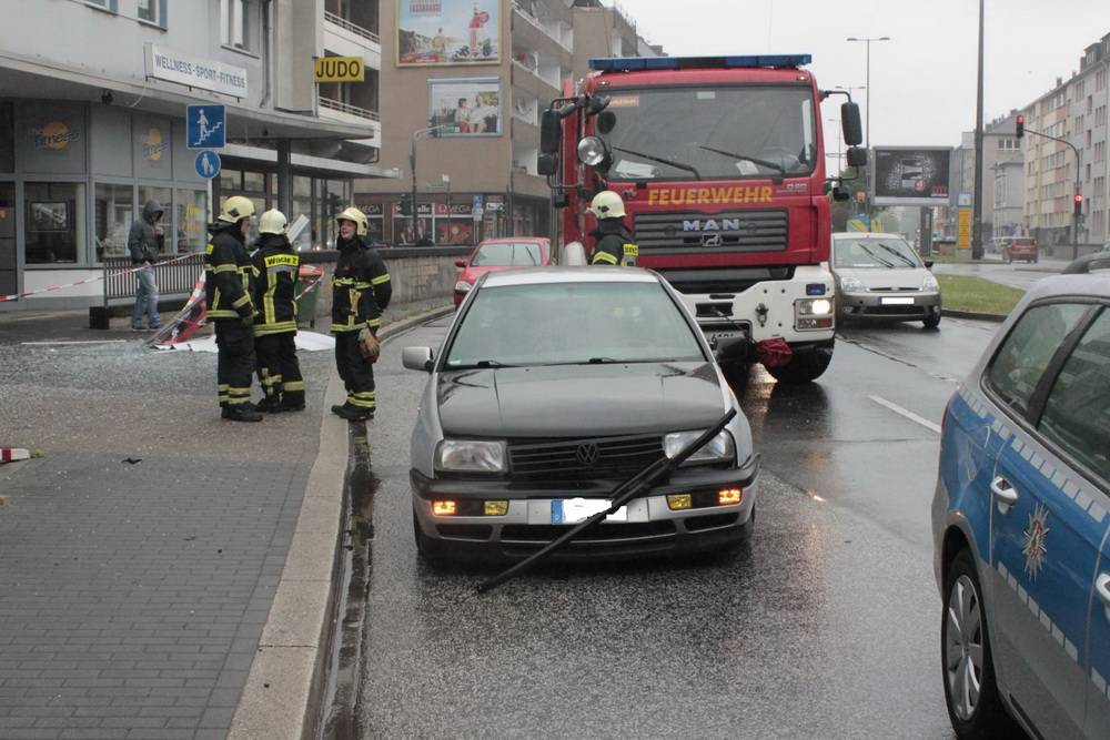  Auch dieser Wagen war in den Unfall verwickelt. 