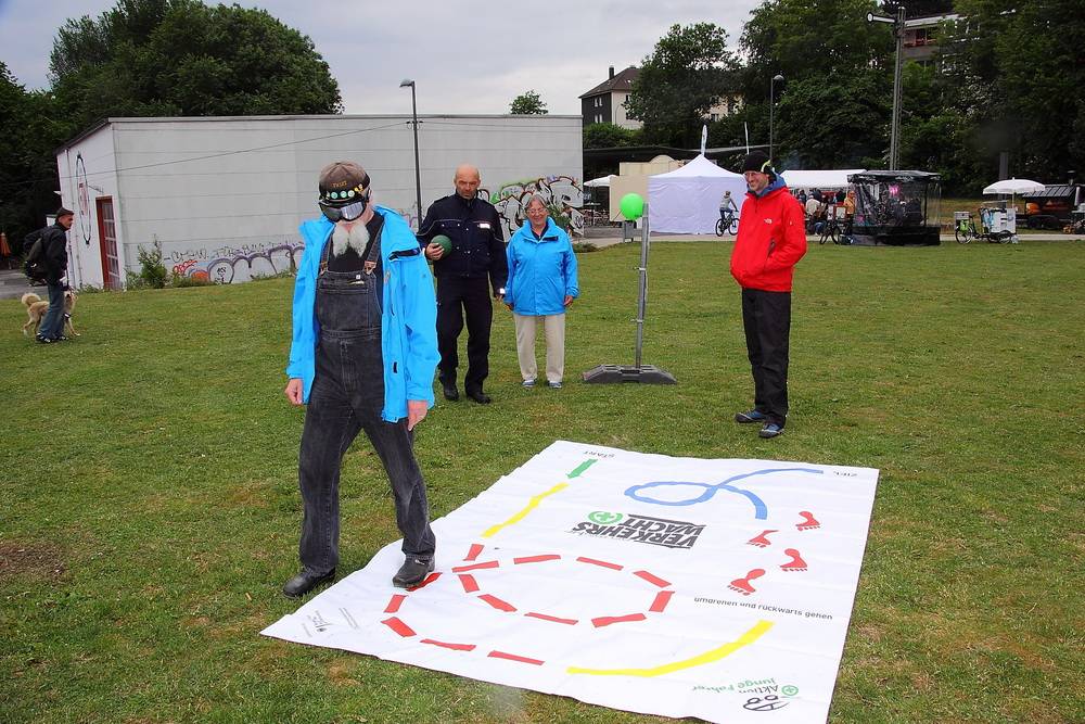 Polizei und Verkehrswacht luden zum Testlauf unter Alkoholeinfluss. Wie sehr man bereits...