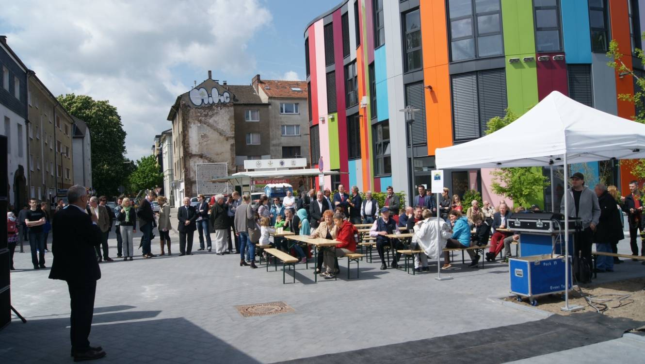  Mit einem Frühlingsfest wurde jetzt rund um die Junior Uni die weitere optische Aufwertung des Bereiches am Loh gefeiert. 